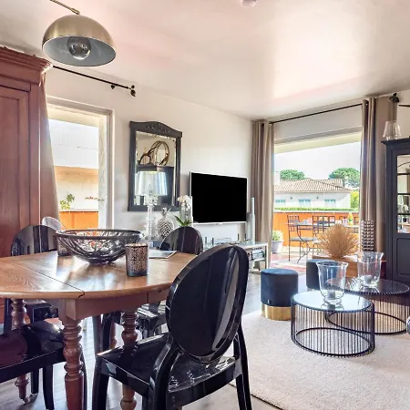 Apartment Les Patios-7 By Interhome Saint-Tropez